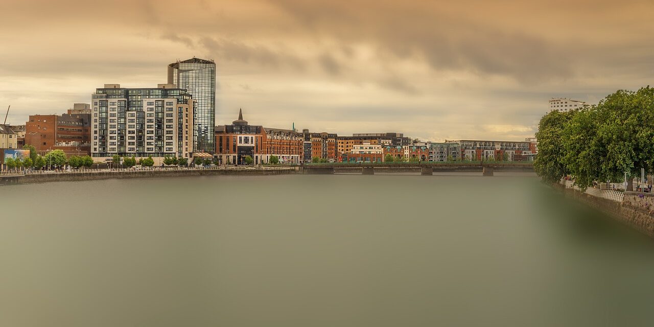 https://kclrenovationsandroofingltd.ie/wp-content/uploads/2021/02/limerick-5200627_1280-1280x640.jpg