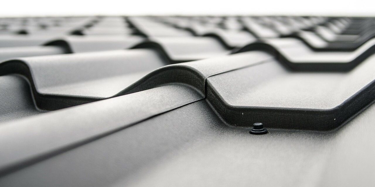 https://kclrenovationsandroofingltd.ie/wp-content/uploads/2021/04/roof-plate-264742_1280-min-1280x640.jpg