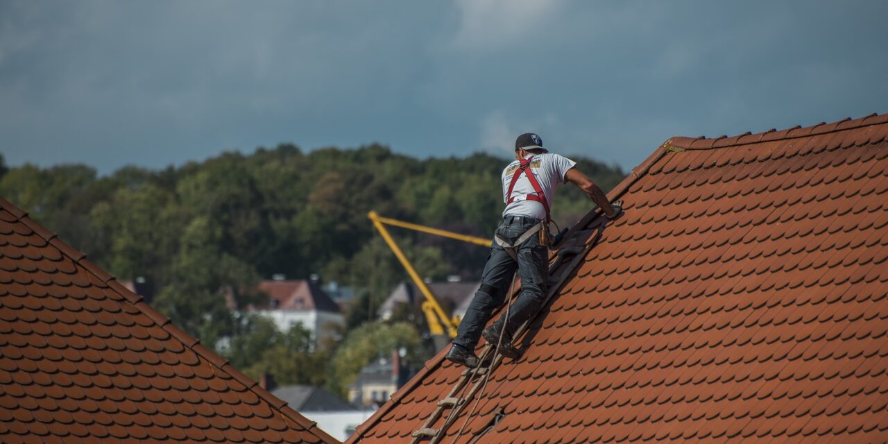 https://kclrenovationsandroofingltd.ie/wp-content/uploads/2021/06/roofers-2891664_1920-1280x640.jpg